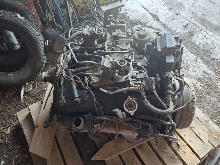 1982-chevrolet-camaro-z28-engine,-305-cross-fire-injected-v8,-ran-strong-when-removed-image-3