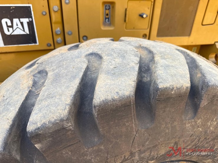 2011-caterpillar-140m2-image-7