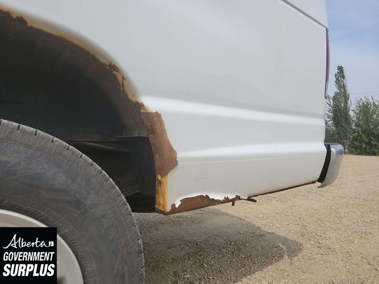2013-ford-cargo-image-28