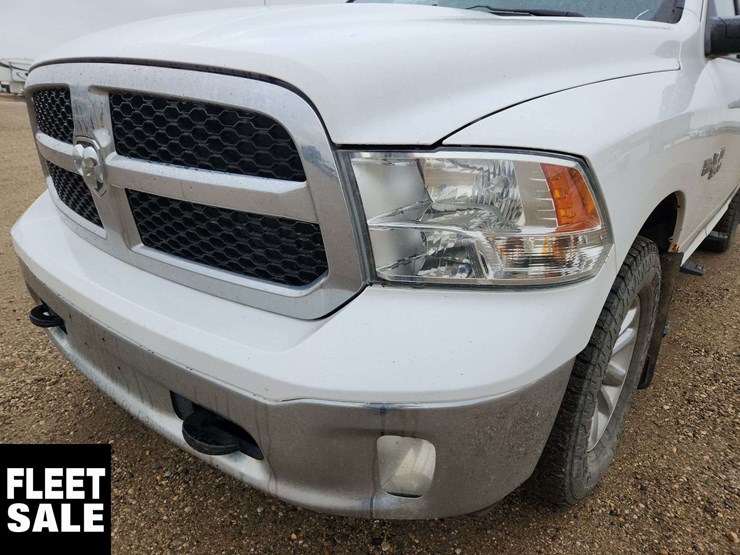 2015-ram-1500-slt-image-25