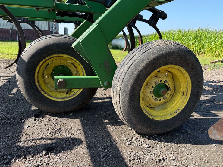 john-deere-680-image-23