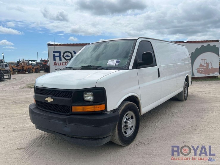 2017-chevrolet-express-2500-image-1