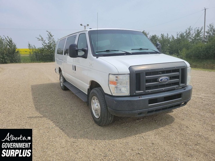 2014-ford-cargo-image-4