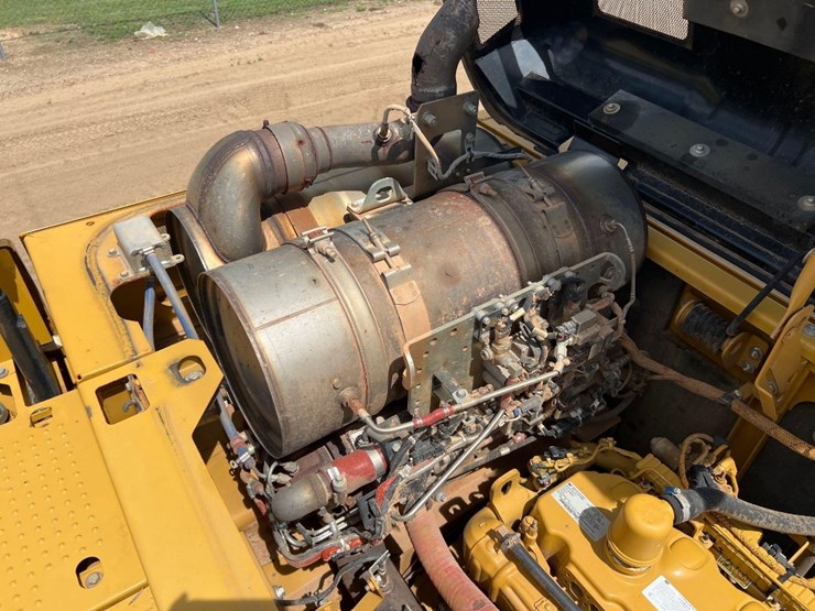 2016-caterpillar-336fl-image-38