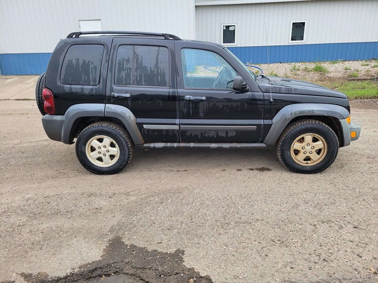 2007-jeep-liberty-image-3