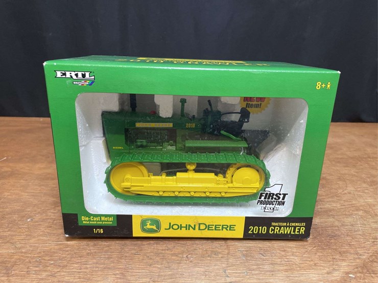 1/16-john-deere-2010-crawler-nib-ertl-image-1