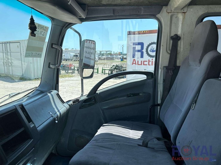 2008-isuzu-npr-image-14