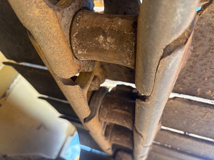 2016-caterpillar-d5k2-lgp-image-15