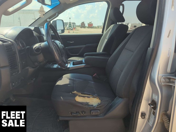 2015-nissan-titan-image-10