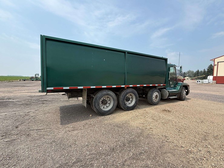 1993-freightliner-fld120-image-13