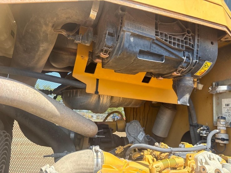 2016-caterpillar-d5k2-lgp-image-18