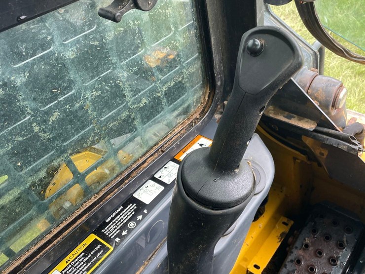 2019-deere-318g-image-48