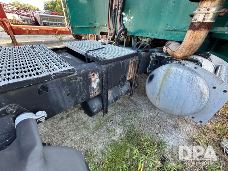 1993-peterbilt-377-image-36