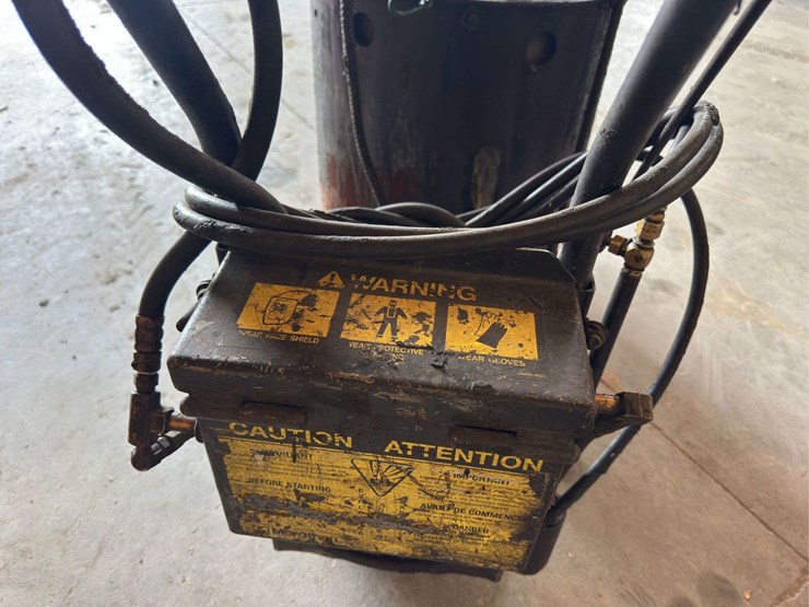 marathon-rubber-machine-for-filling-cracks-in-asphalt-image-5