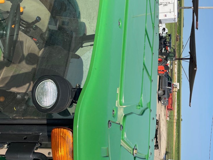 2015-john-deere-6115d-image-49