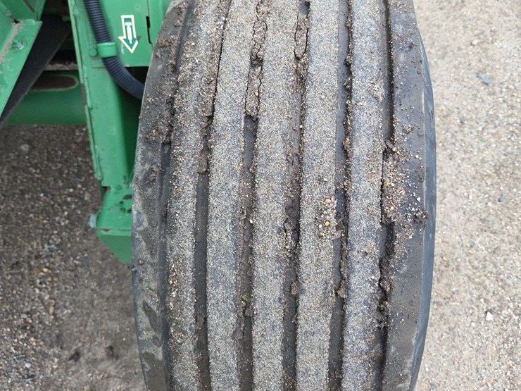 2007-john-deere-568-image-10