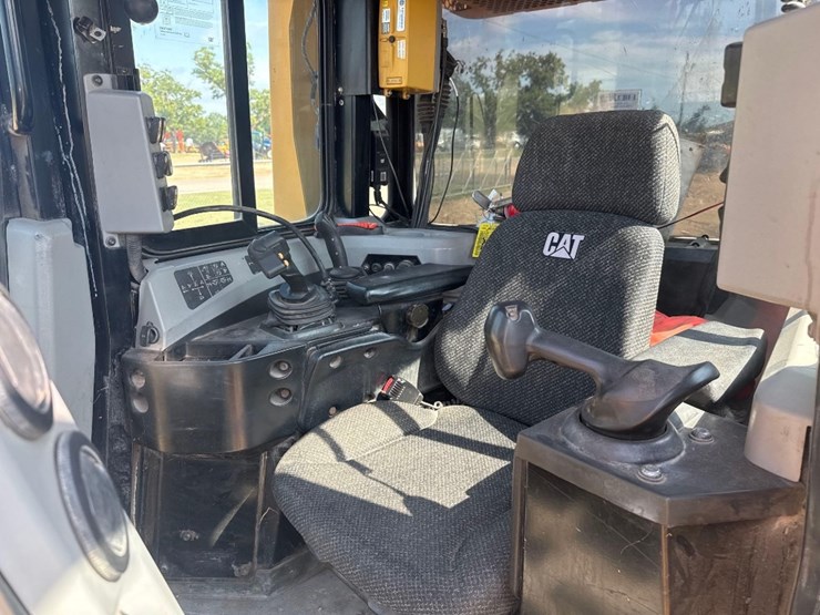 2018-caterpillar-d6t-lgp-image-23