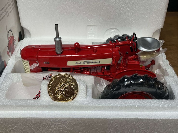 1/16-farmall-450-50th-anniversary-nib-ertl-image-2