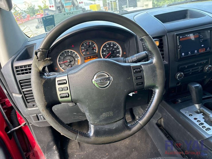 2011-nissan-titan-image-15