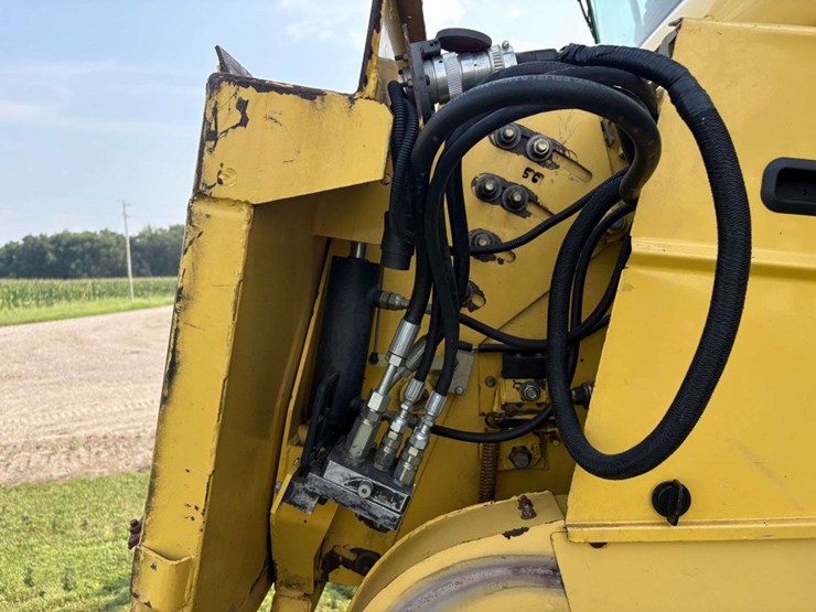 2003-new-holland-cr960-image-11