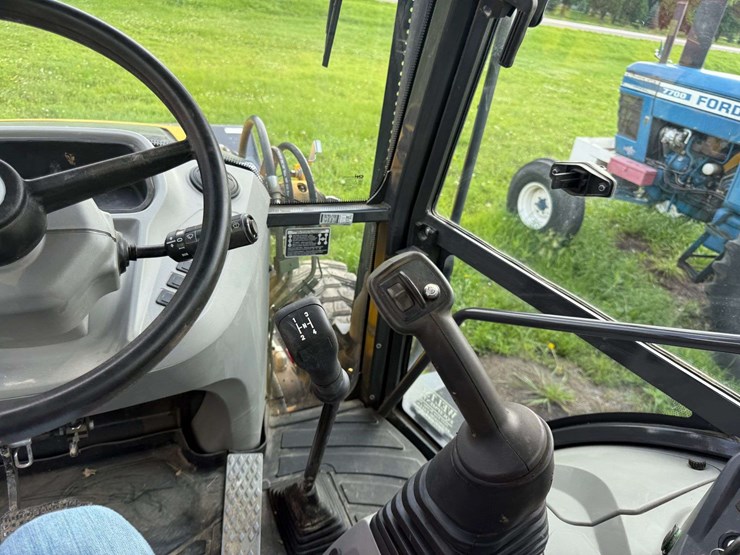 new-holland-b95d-backhoe,-fwa,-88”-front-bucket,-378-hours,-extended-hoe,-17”-back-bucket,-out-rigge-image-32
