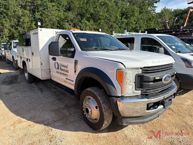 2017-ford-f550-xl-image-1