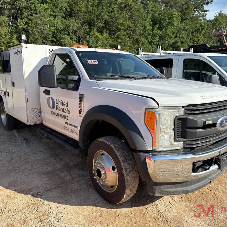 2017 FORD F550 XL