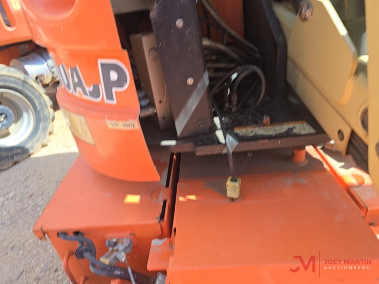 2012-jlg-e300ajp-image-13