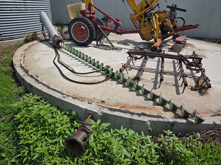 6”-to-8”-incline-auger-for-18’-bin-with-hydraulic-drive,-stainless-steel-tube-image-1