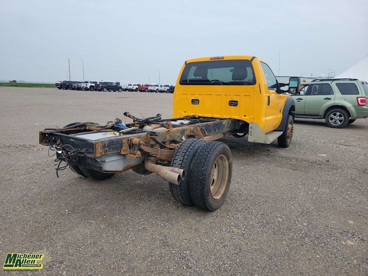 2011-ford-f550-xlt-image-3