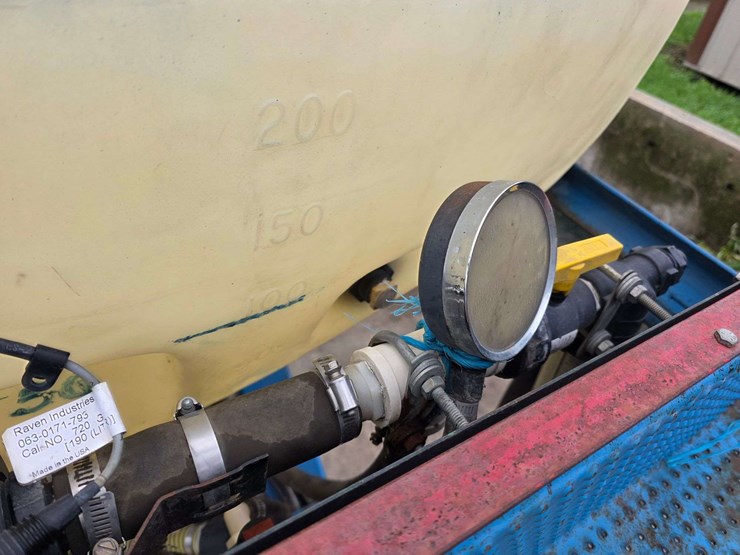 blumhard-60’-pull-type-sprayer,-20”-spacing,-wheels-set-at-120”,-no-pump-or-controls,-500-gallon-pol-image-7