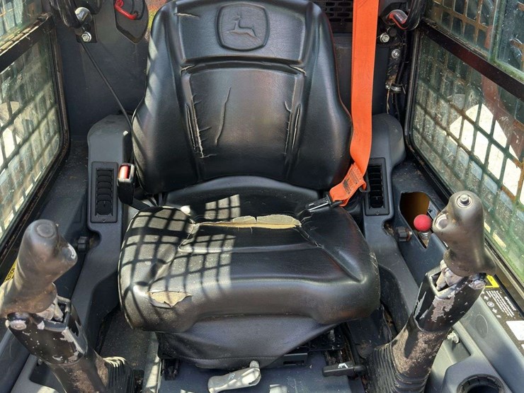 john-deere-314c-wheeled-skid-steer-image-12