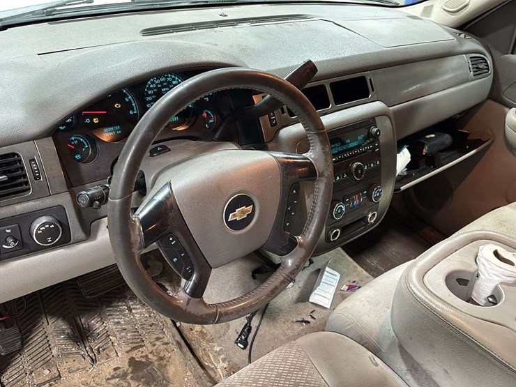 2007-chevrolet-suburban-image-19