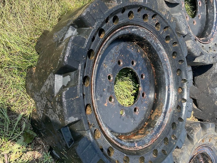 4-solid-rubber-used-skidloader-tires-image-7