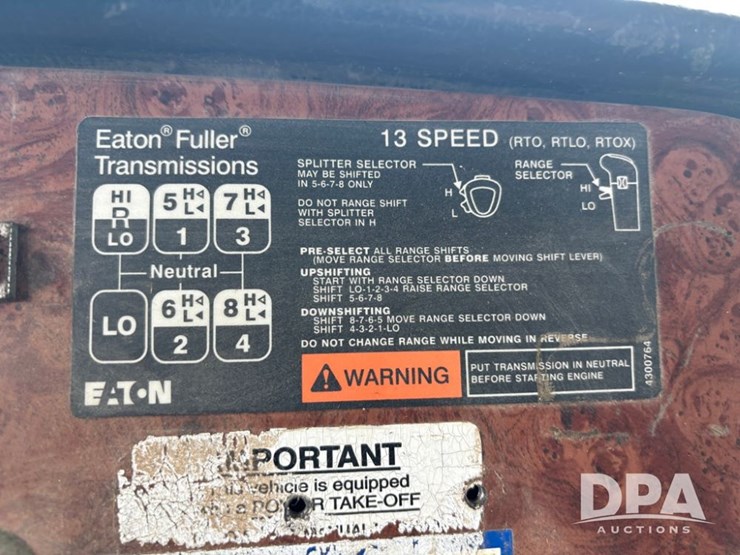 2005-peterbilt-385-image-77