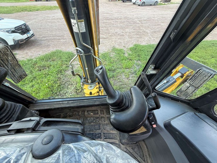 new-holland-b95d-backhoe,-fwa,-88”-front-bucket,-378-hours,-extended-hoe,-17”-back-bucket,-out-rigge-image-35