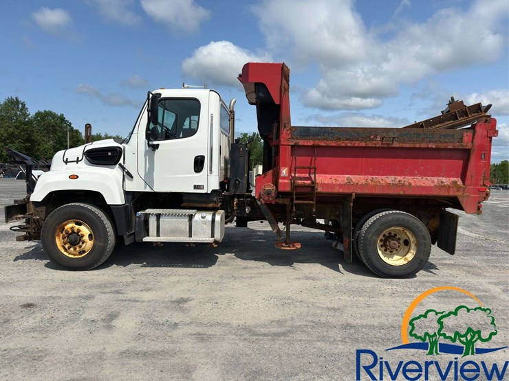 2017-freightliner-114sd-image-6