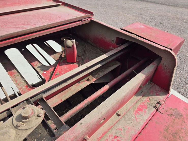 new-holland-268-image-31