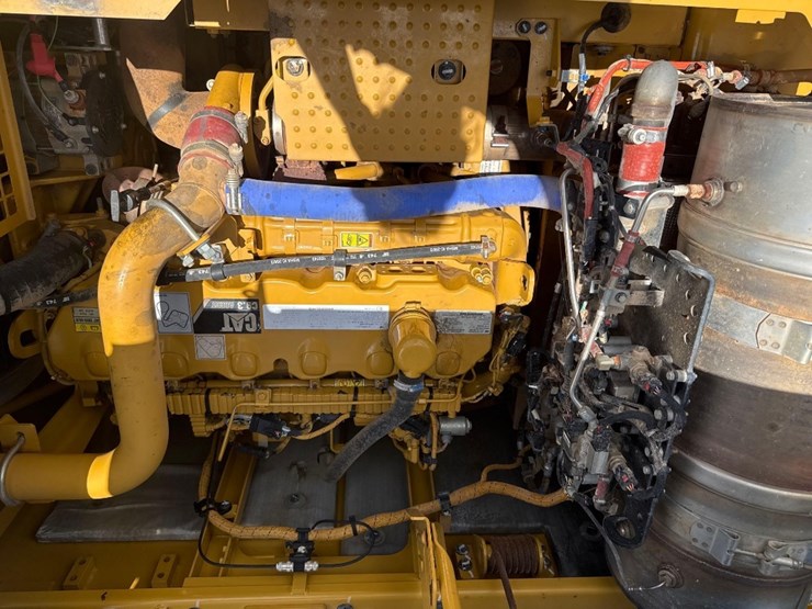 2015-caterpillar-336fl-image-31
