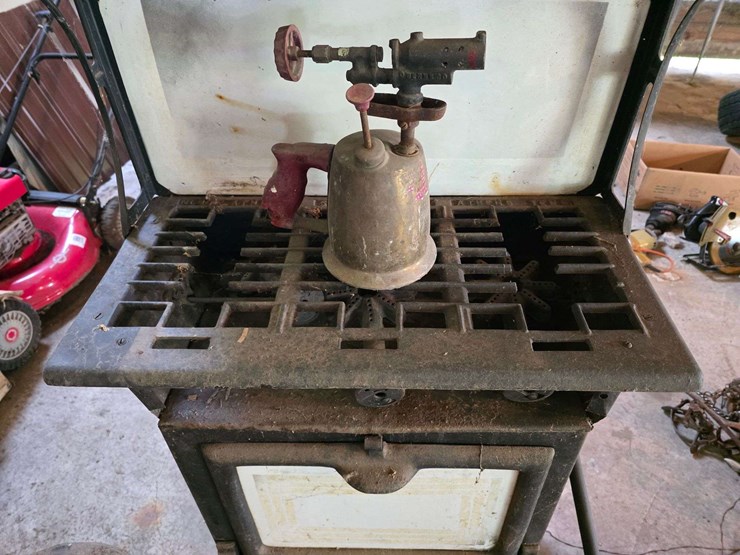 old-stove-and-kerosene-heater-image-3