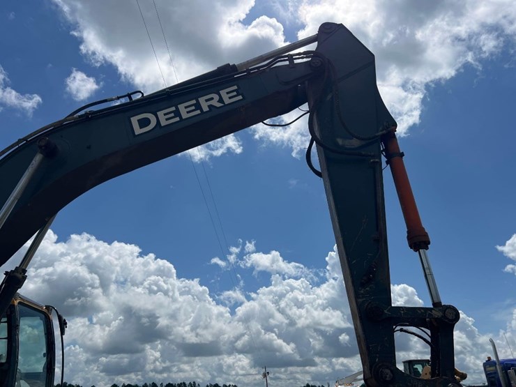 2012-deere-350g-lc-image-23