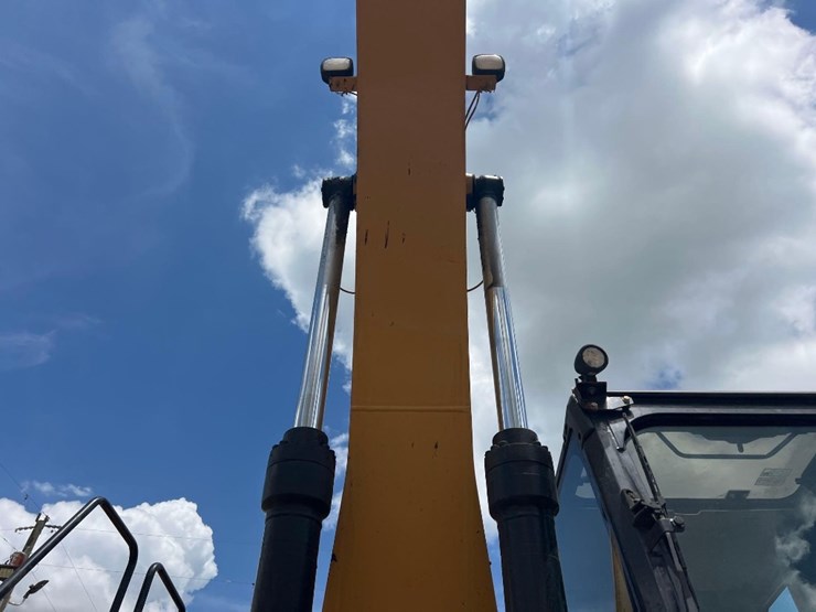 2015-caterpillar-326fl-image-15