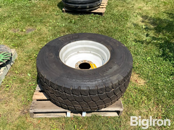 michelin-425/65r22.5-tire-on-8-bolt-rim-image-2