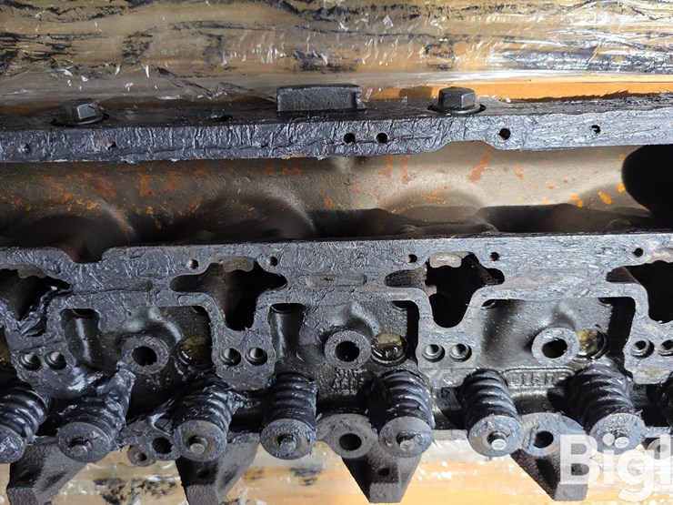 cummins-8.3-engine-head-image-15