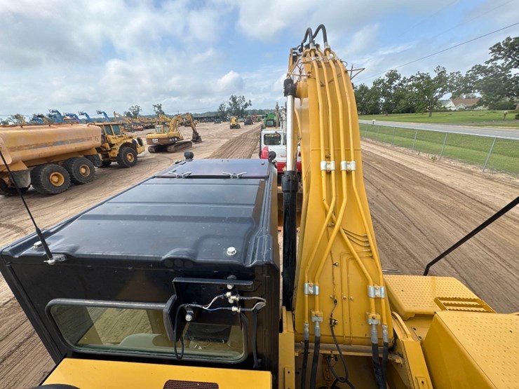 2018-caterpillar-326fl-image-28