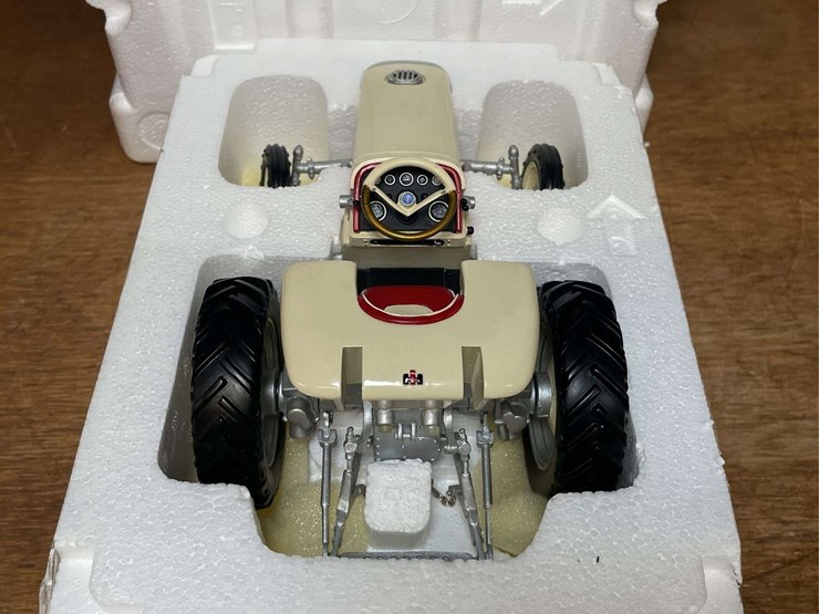 1/16-ih-ht-341-turbine-tractor-nib-sc-image-7