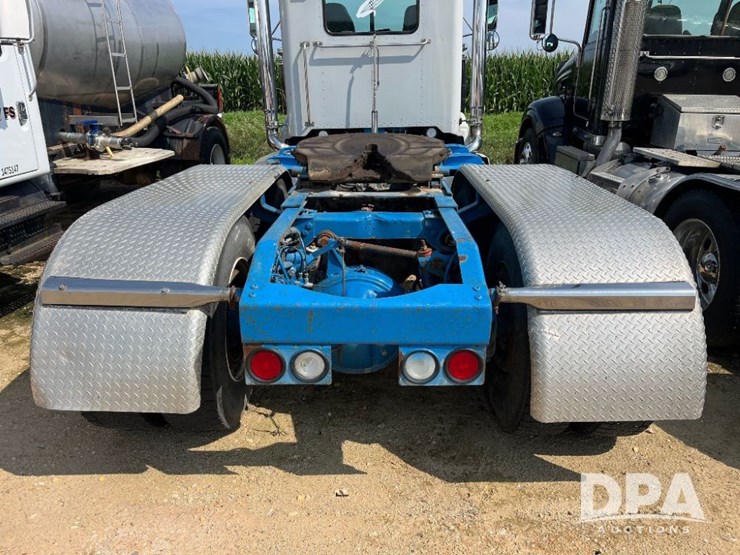 1993-peterbilt-377-image-33