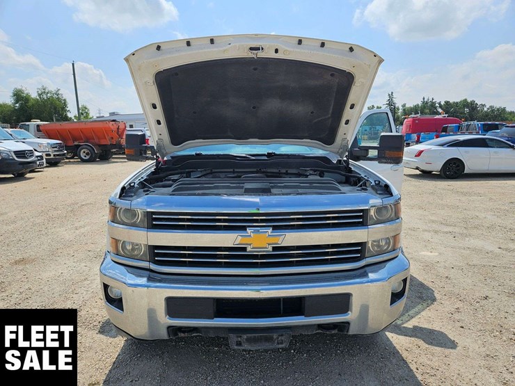 2015-chevrolet-silverado-3500hd-image-18