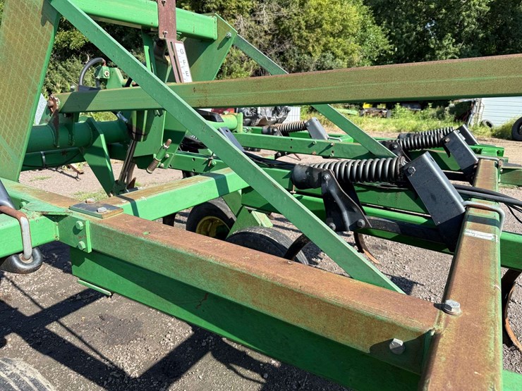 john-deere-680-image-32