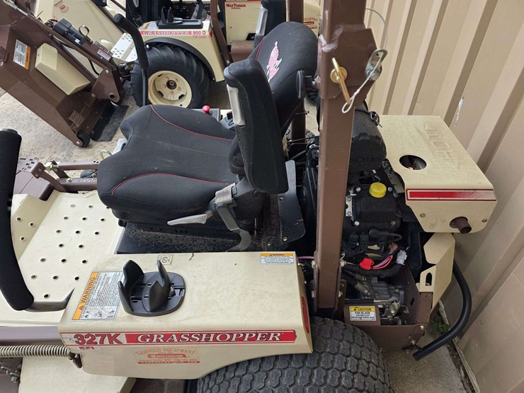 2015-grasshopper-327k-mid-mount-zero-turn-lawn-mower,-rear-discharge,-383-hours,-duramax-61-professi-image-17
